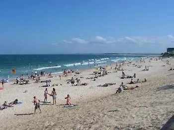 كالوندرا Beachside Court Holiday Apartments